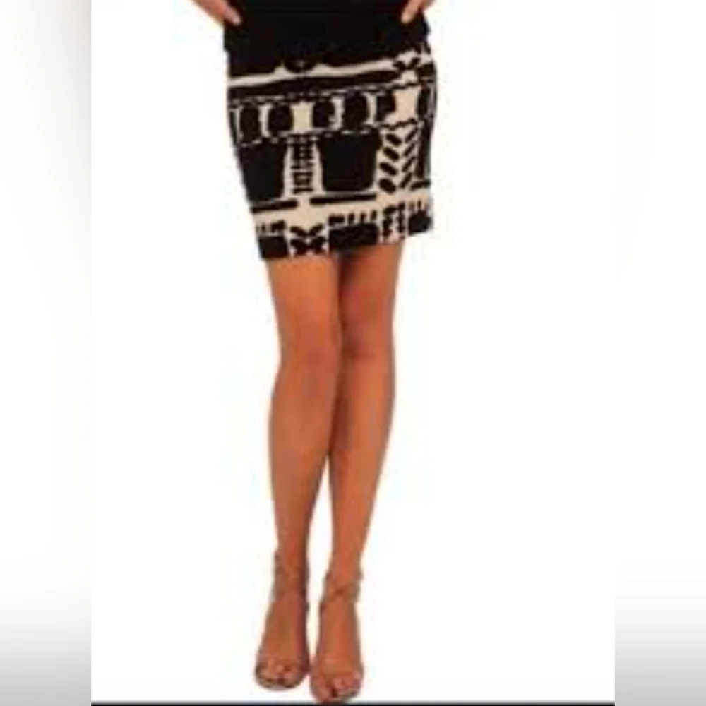 Norma Kamali Black and Cream Graphic Tube Skirt - Picture 2 of 4
